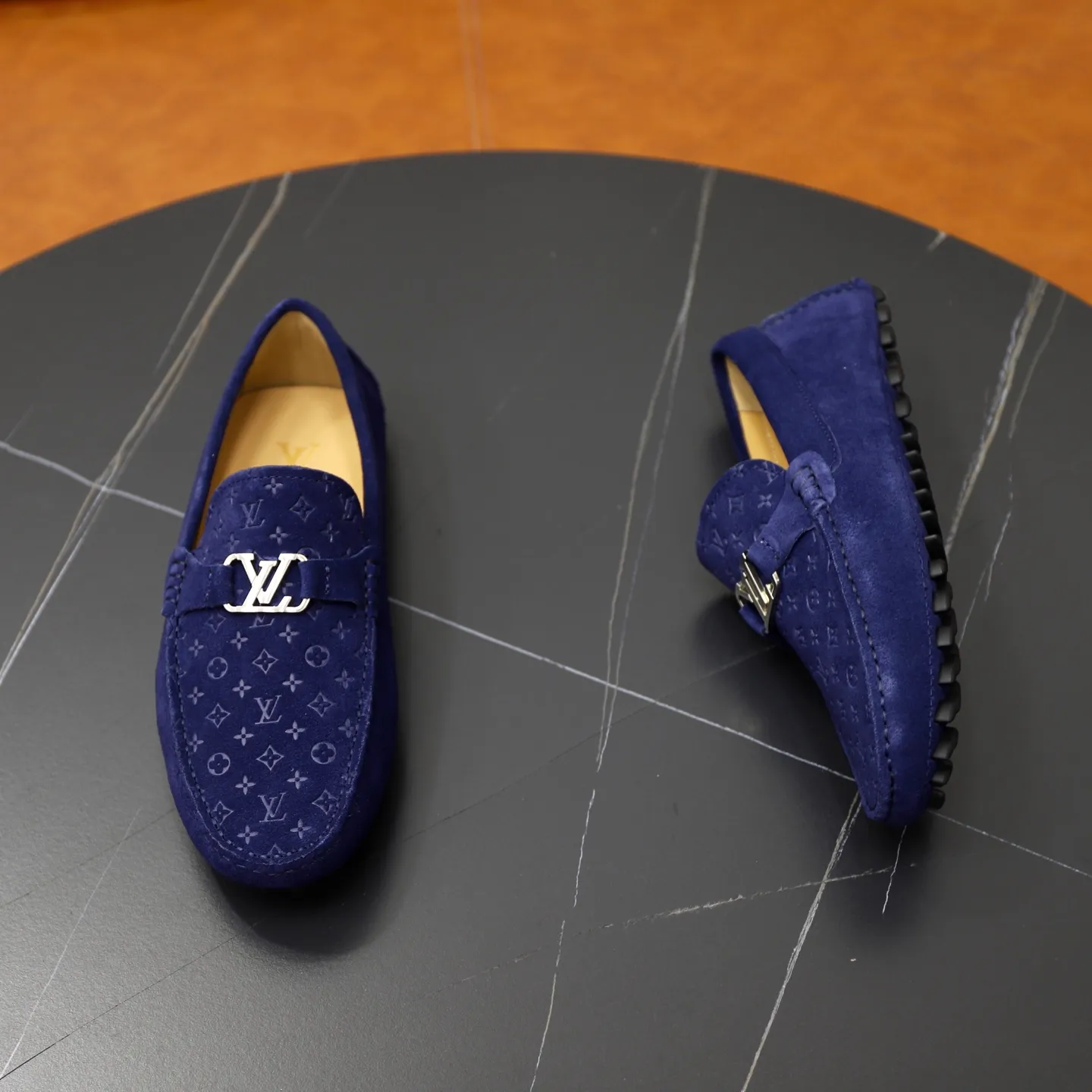 Ex-factory price: 480💰【LV】Louis Vuitton ⚠️High-end men’s driving and pedal series ⚠️38-44 (customized for 45) ⚠️All original cowhide leather! Thick and soft! Made entirely of calfskin lining! The latest non-slip beanie sole! Three-dimensional package technology! Fashionable and classic! Handicrafts! Original high quality! Feel free to compare!